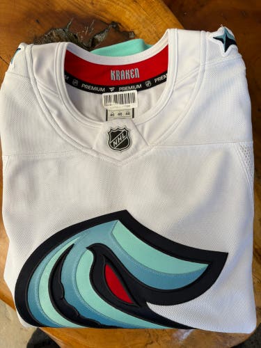 White Size 46 Men's Jersey (New)