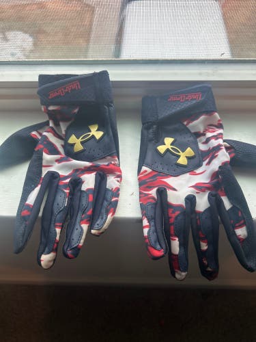 Large Under Armour clean up Batting Gloves (Used)