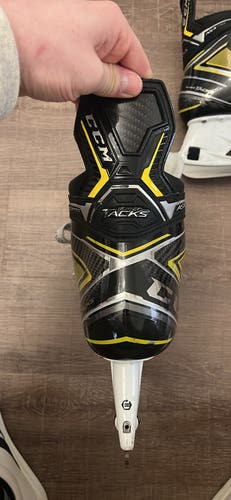 2020 CCM Super Tacks AS3 Pro Hockey Skates Regular Width Pro Stock 9.25 (Used)