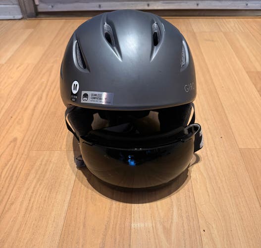 Unisex Medium Giro Helmet (Used)