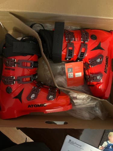 Mondo 25 & 25.5 Unisex Atomic Redster STI Racing Ski Boots Soft Flex (New)