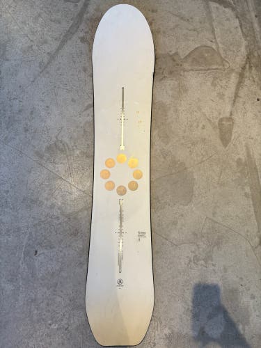 2024 Burton Family Tree Gril Master Camber 140cm Snowboard | Without Bindings (Used)