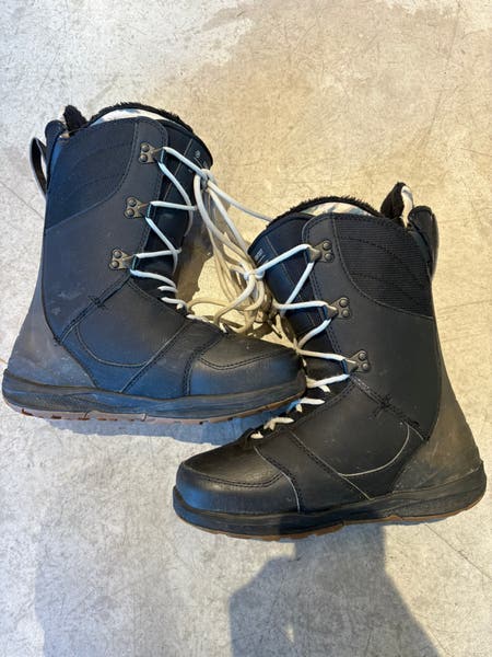 ride context snowboard boots 2023 Heat Reflective Foil – Redirects heat underneath the foot and in the toe to help keep in the toasty warmth while charging up last chair Snow Boots Pink Snowboard Boots