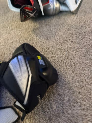Intermediate Medium Bauer Supreme 3S Pro Elbow Pads (Used)
