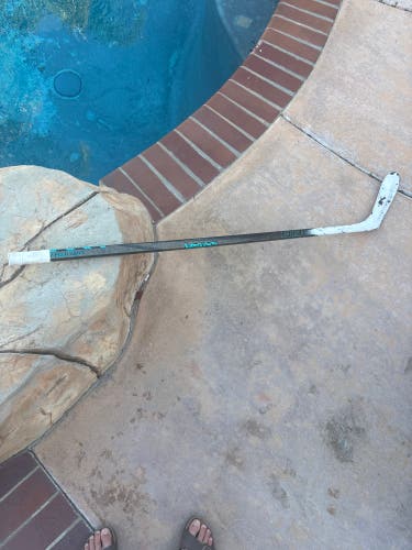 Intermediate Bauer Twitch Left Hand Hockey Stick P28 55 Flex (Used)