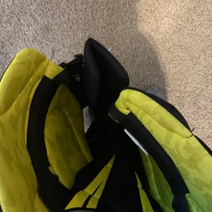 Junior Large Bauer Hockey Pants (Used)