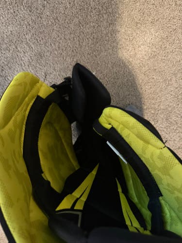 Junior Large Bauer Hockey Pants (Used)