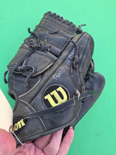 Black Wilson A2000 RH Pitcher's Baseball Glove 11.75" (Used)