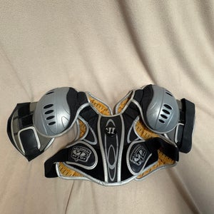 Men's Medium Intermediate Warrior Mellenium Shoulder Pads (Used)