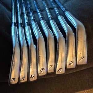 Men's 2011 TaylorMade 2011 Tour Preferred MB Right Handed Iron Set Stiff Flex Steel Shaft (Used)