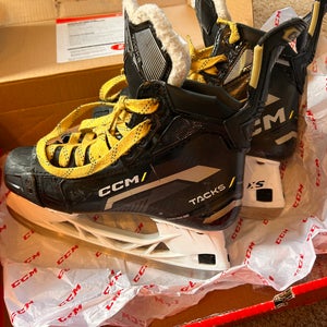 CCM AS-580 Hockey Skates Regular Width Size 5 (Used)