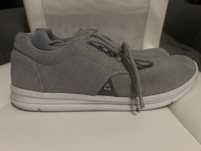 Gray Men's Size M 10.0 (W 11.0) Adult Capo Shoes (Used)