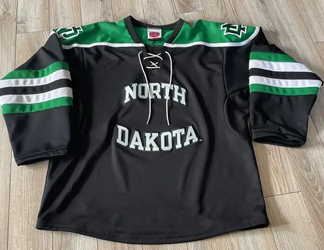 University of North Dakota K1 Jersey Senior Medium Made in USA *Read Fulll Description*