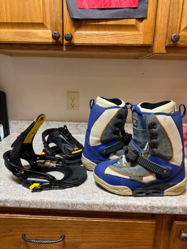 Size M 9.0 Burton mission Ruler Step On in Snowboard Boots bindings combo (Used)