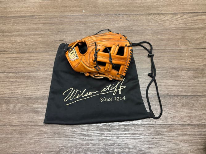 Wilson Pro Staff 11.5" Single Post Web with Bag