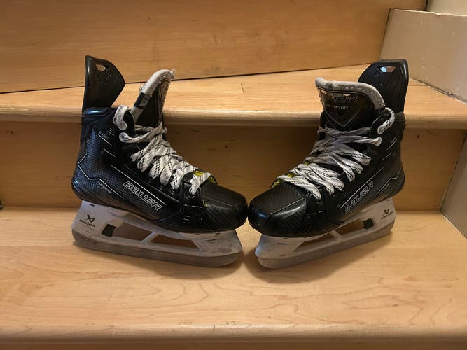 2024 Bauer Supreme M50 Pro Hockey Skates Extra Wide Width Size 3.5 (Used)