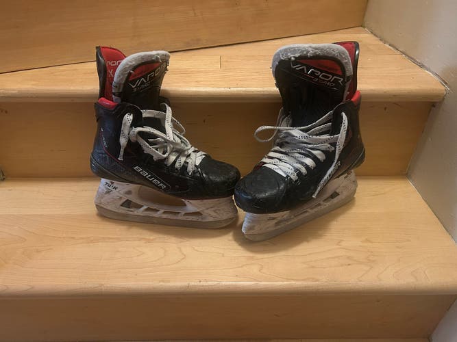 2021 Bauer Vapor 3X Pro Hockey Skates Extra Wide Width Size 1.5 (Used)