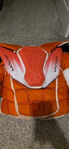 Large 2023 Bauer Vapor Goalie Chest Protector Pro Stock (Used)