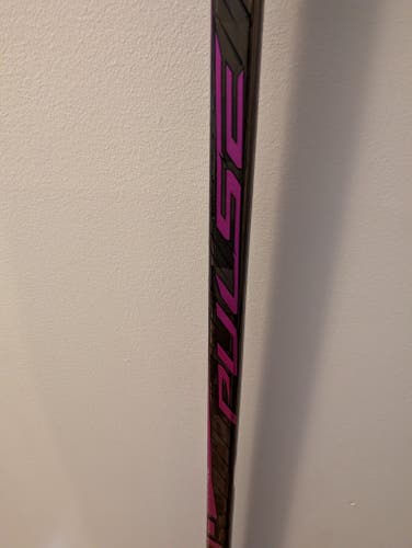Bauer Pulse RIght Hand Hockey Stick P92 87 Flex (New) Purple