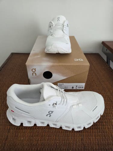 Size 8 ON fitness / running shoes