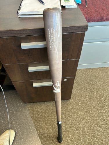Victus Axe Pro Reserve X50 Bat (-3) 30 oz 33" (Used)