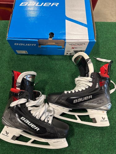 Senior Bauer Vapor X5 Pro Hockey Skates (Fit 2) Size 7.5 (New)