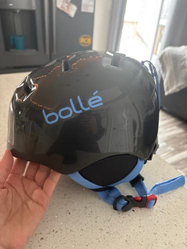 Unisex Adult XS Bolle Ski/Snowboarding Helmet…Barely used