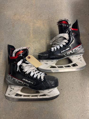 Intermediate Bauer Vapor 3X Hockey Skates Size 5.5 (Used)