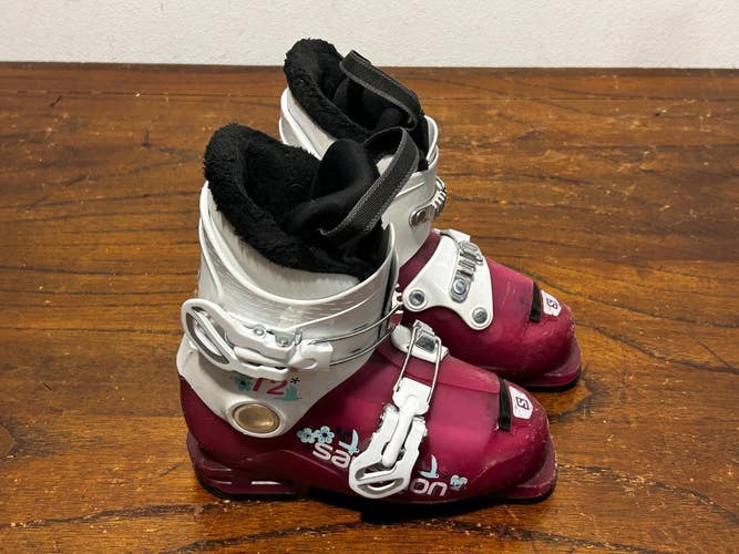 Salomon T2 Girls Downhill Ski Boots US Childrens size 19 and Mondo 23.5