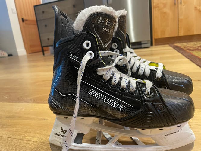 2024 Bauer Supreme M50 Pro Hockey Skates Extra Wide Width Size 2 (Used)