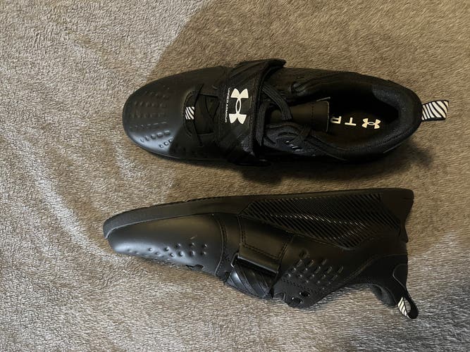 Black Men's Size M 10.0 (W 11.0) Adult Under Armour Shoes (New)