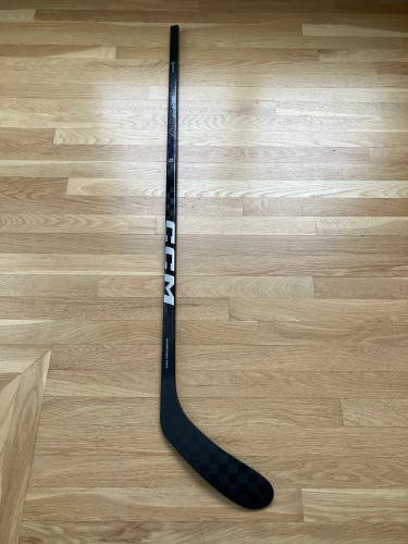 Junior CCM Ribcor Trigger 8 Right Handed Hockey Stick P28 40 Flex (Used)