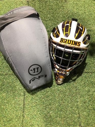 White Senior Warrior R/F1 Goalie Mask (Used)