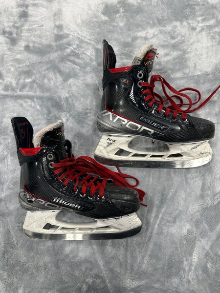 Intermediate Bauer Vapor 3X Hockey Skates Size 5.5 (Used)