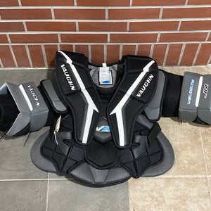 MINT CONDITION Junior SM / MD Vaughn Velocity V9 Goalie Chest Protector