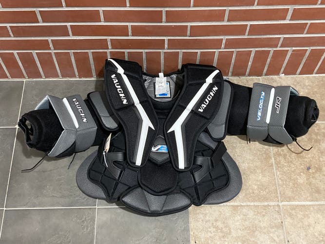 Junior Small / Medium Vaughn Velocity V9 Goalie Chest Protector (Used) MINT CONDITION