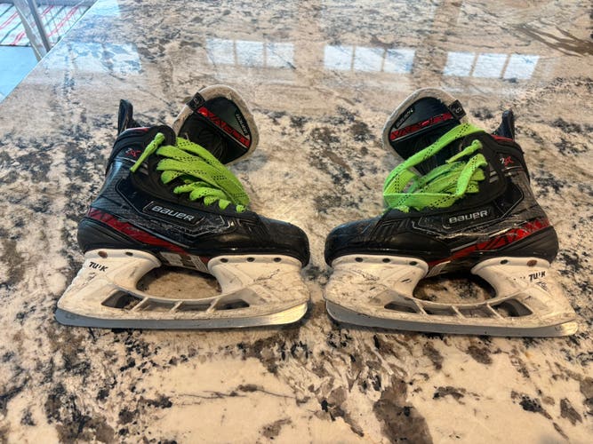 2019 Bauer Vapor 2X Hockey Skates Regular Width Size 3 (Used)