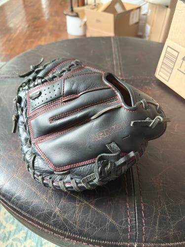 Under Armour UACM-100Y RH Catcher's Baseball Glove 31.5" (Used)