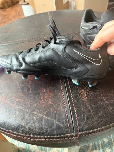 Black Men's Size M 9.0 (W 10.0) Nike Tiempo legend Molded Cleats Cleats (Used)