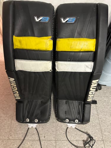 28" Vaughn Velocity V9 Goalie Leg Pads (Used)