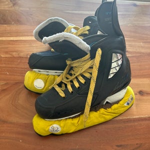 True Pro Custom Hockey Skates Size 6 (Used)
