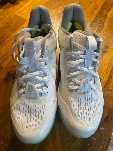 White Men's Size M 8.5 (W 9.5) Adult Under Armour Yard low Low Top Molded Cleats (New)