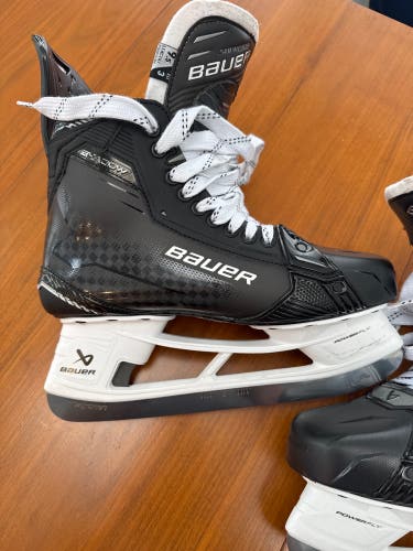2024 Bauer Supreme Shadow Hockey Skates Extra Wide Width 9.5 (Used)