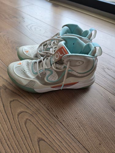 (Used) Avoli Volleyball Shoes