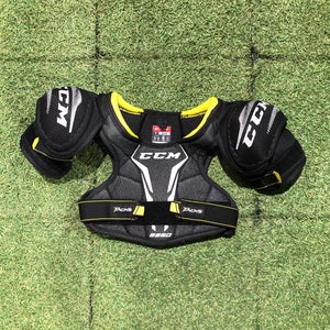 Youth Medium CCM Tacks 9550 Shoulder Pads (Used)