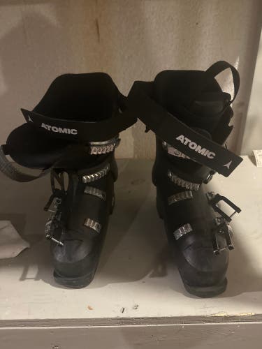 Mondo 25 & 25.5 Atomic Hawx Ski Boots Medium Flex (Used)