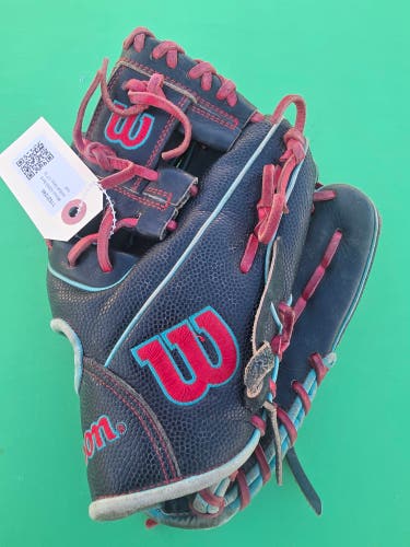 Wilson A2000 RH Baseball Glove 11" (Used)