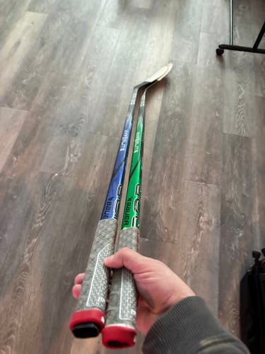 Senior Bauer Vapor Hyperlite 2 Right Handed Hockey Stick P28 87 Flex Pro Stock (Used)