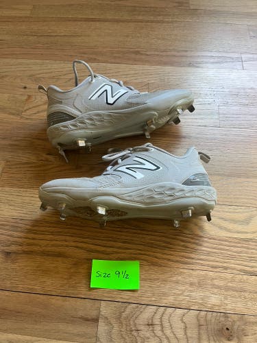 Men's Size M 9.5 (W 10.5) Adult New Balance 3000v6 Low Top Metal (Used)