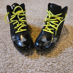 Black Men's Size M 10.0 (W 11.0) Adult Under Armour High Top Molded Cleats (Used)